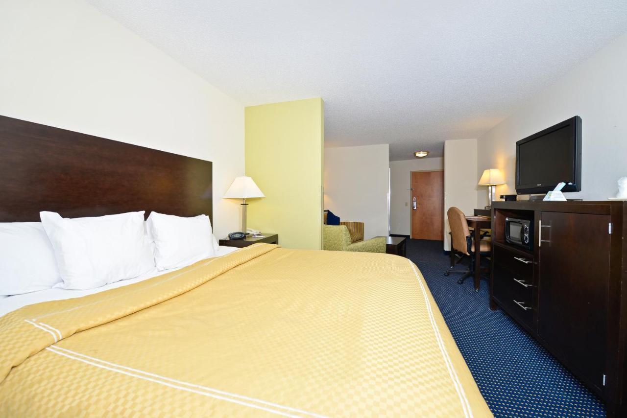 Comfort Suites Lancaster Amish Country Smoketown  Exterior photo
