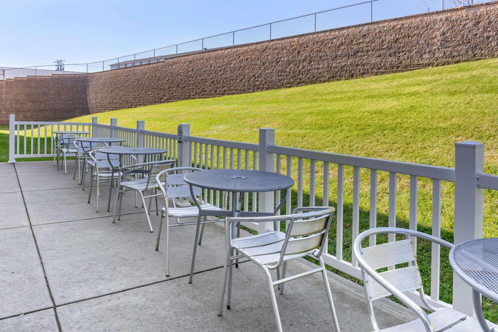 Comfort Suites Lancaster Amish Country Smoketown  Exterior photo