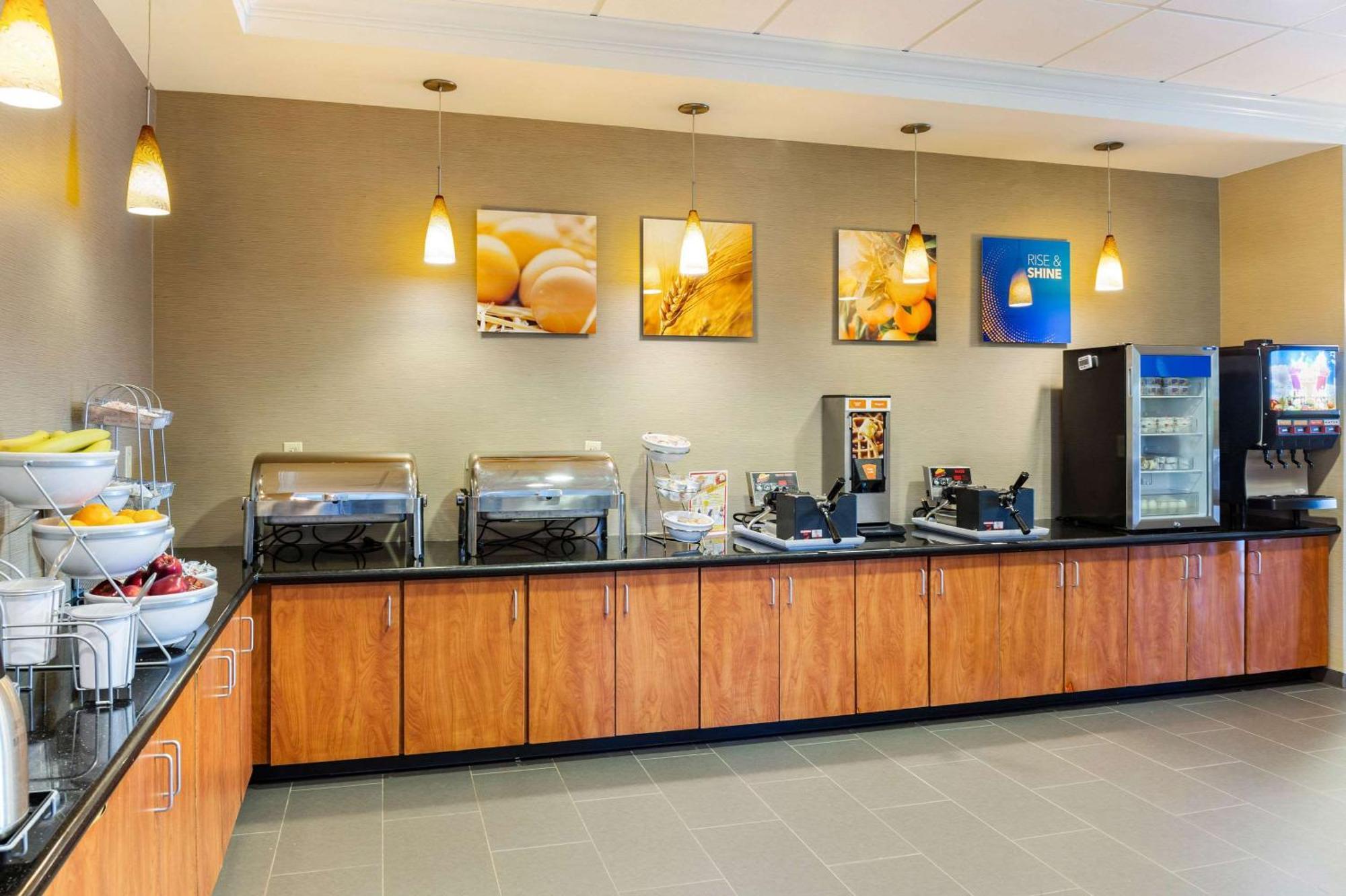 Comfort Suites Lancaster Amish Country Smoketown  Exterior photo