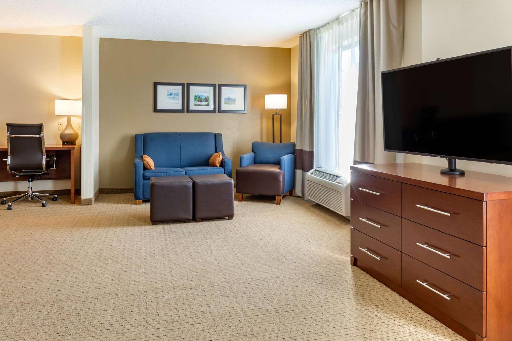 Comfort Suites Lancaster Amish Country Smoketown  Exterior photo
