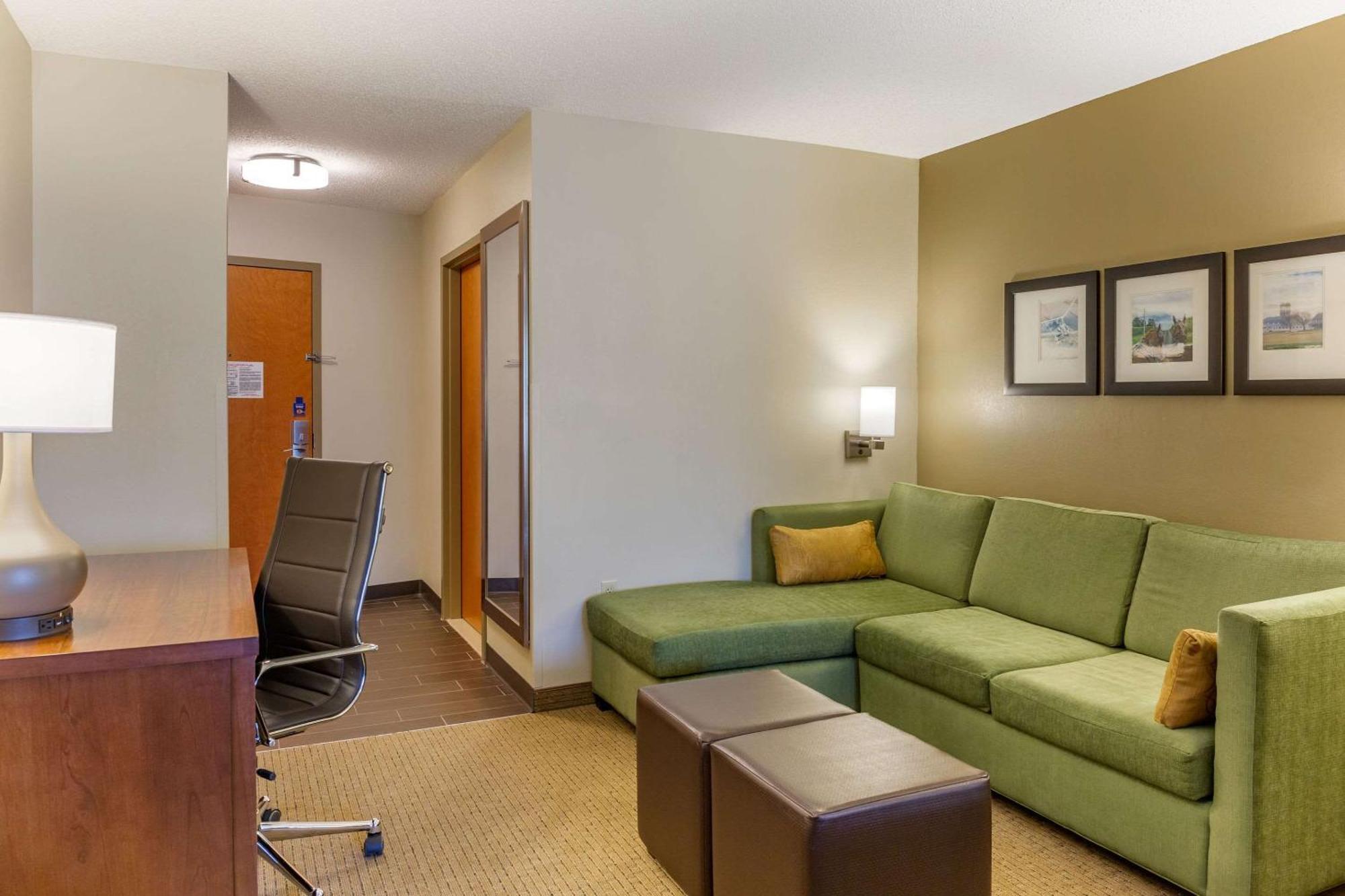 Comfort Suites Lancaster Amish Country Smoketown  Exterior photo
