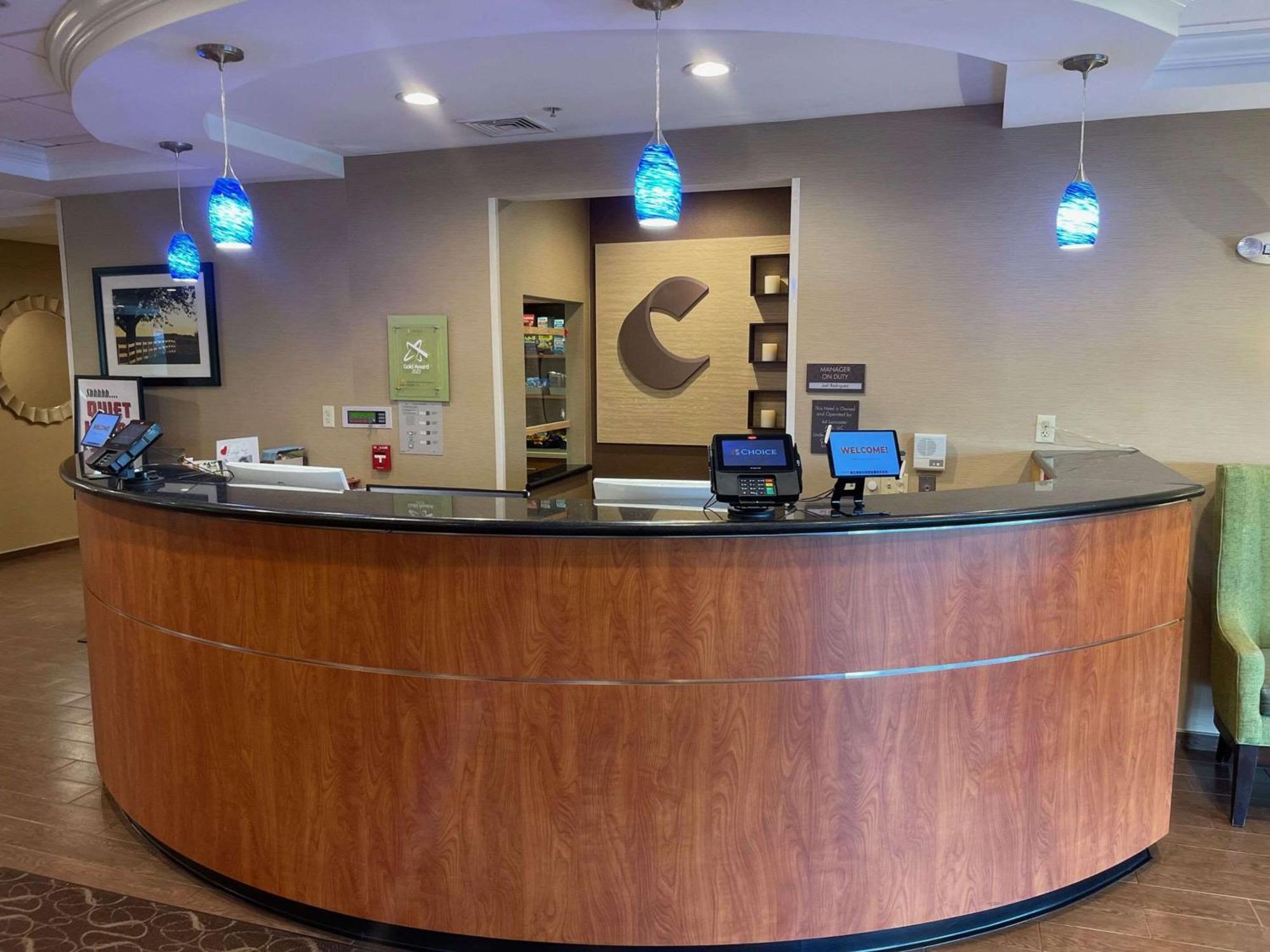 Comfort Suites Lancaster Amish Country Smoketown  Exterior photo