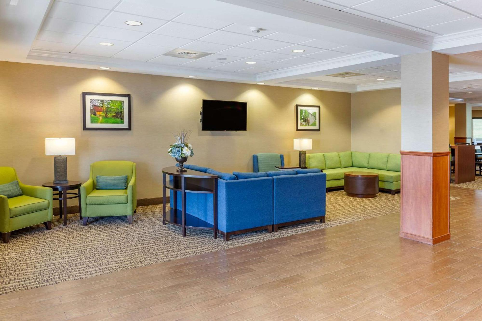 Comfort Suites Lancaster Amish Country Smoketown  Exterior photo