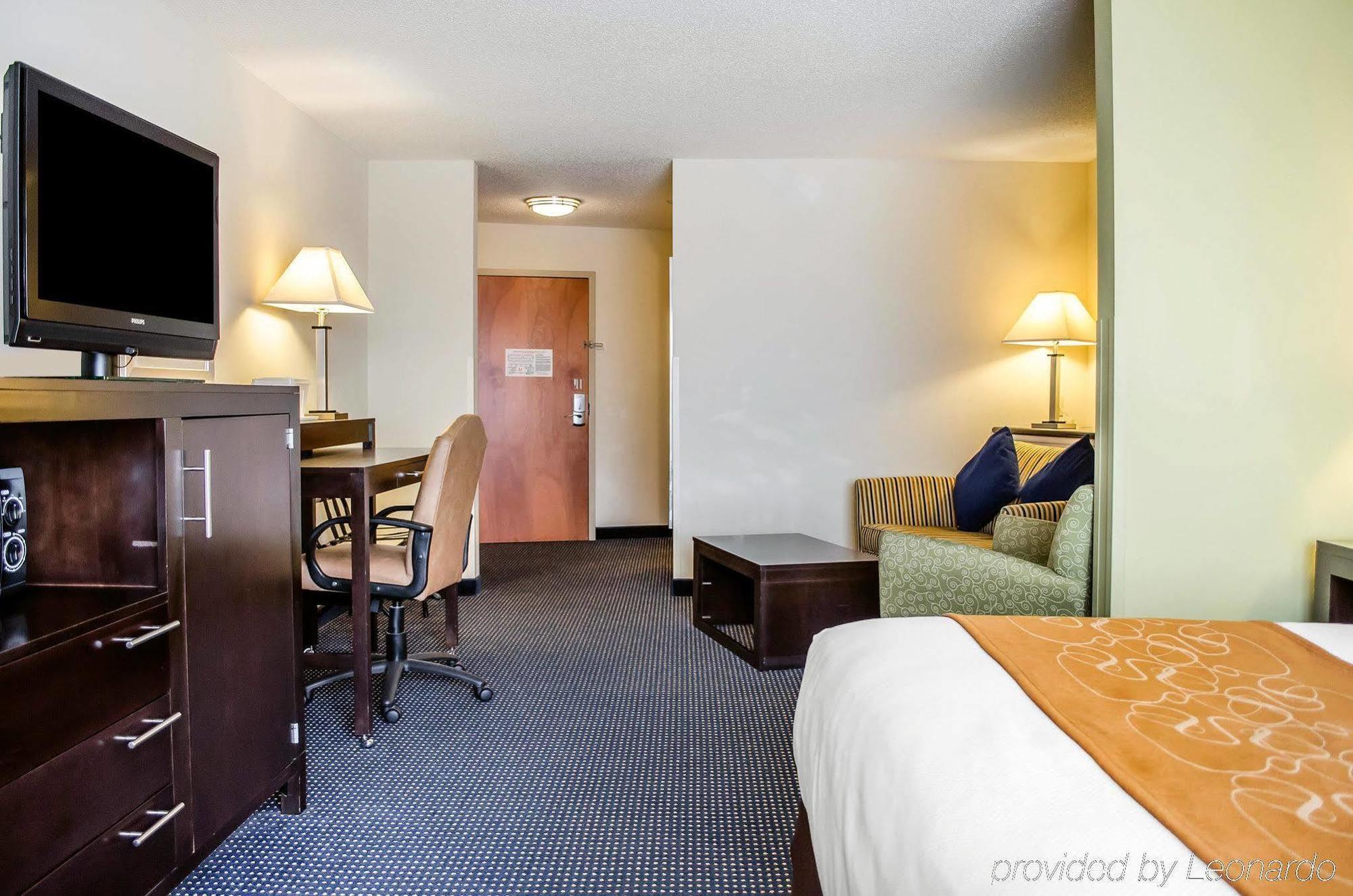 Comfort Suites Lancaster Amish Country Smoketown  Exterior photo