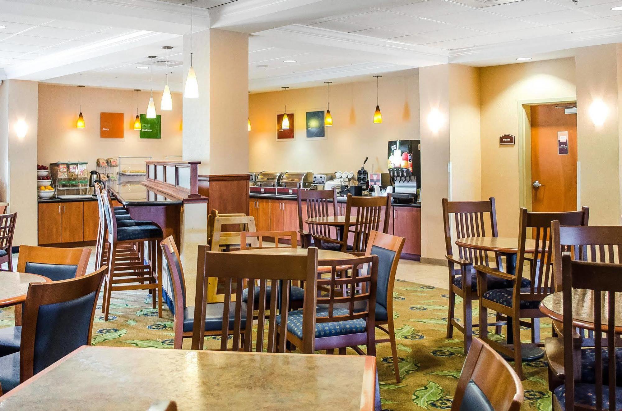 Comfort Suites Lancaster Amish Country Smoketown  Exterior photo