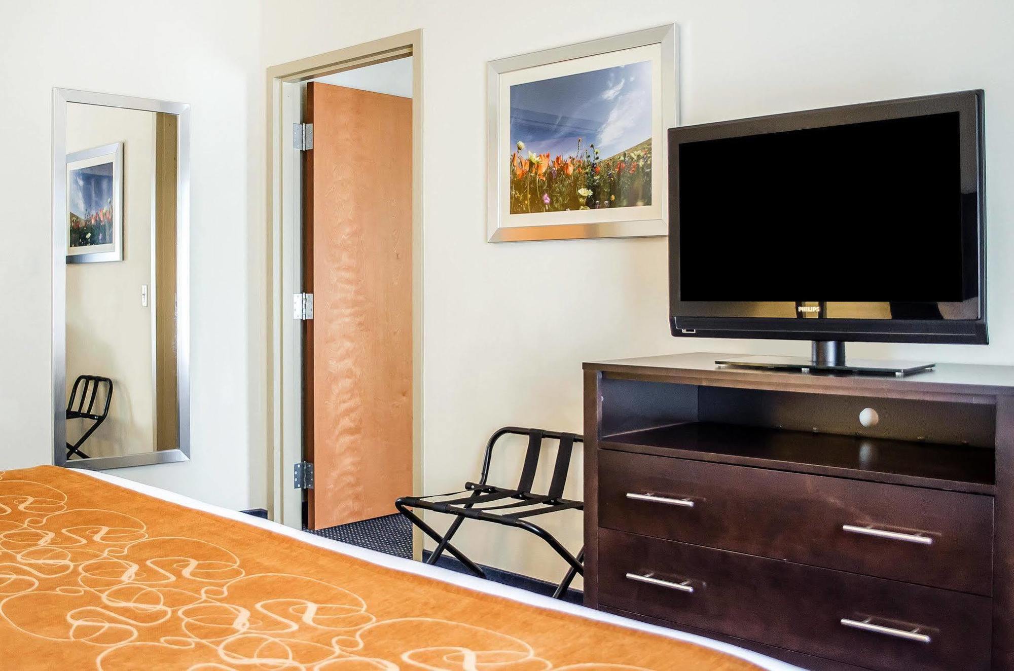 Comfort Suites Lancaster Amish Country Smoketown  Exterior photo